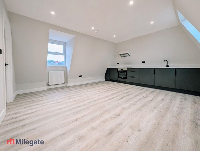 3 Bedroom Flat To Rent In Victoria Road, Sevenoaks, TN13