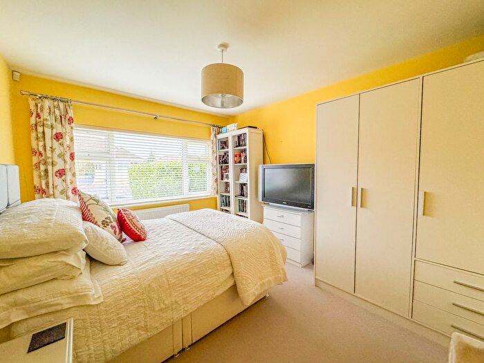 2 Bedroom Semi-Detached Bungalow For Sale In Willow Walk, Hockley, SS5