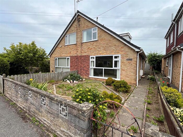 3 Bedroom Semi-Detached House For Sale In Grandale, Hull, HU7