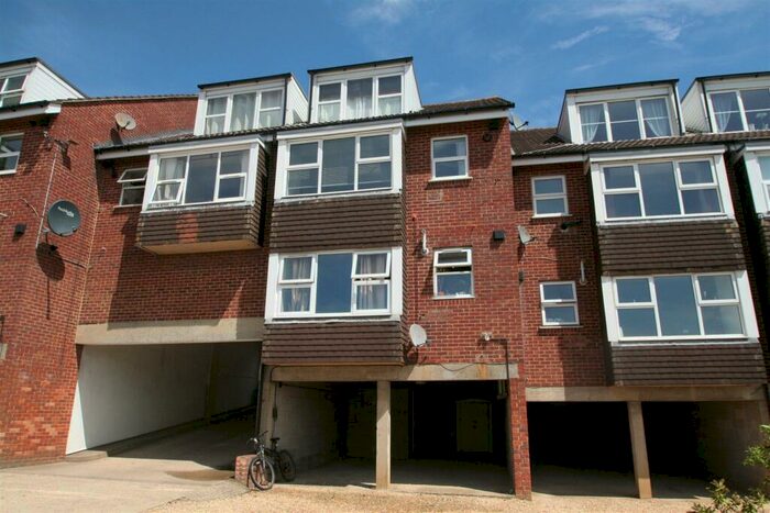 1 Bedroom Flat To Rent In Salisbury - Flat Campbell Road, SP1