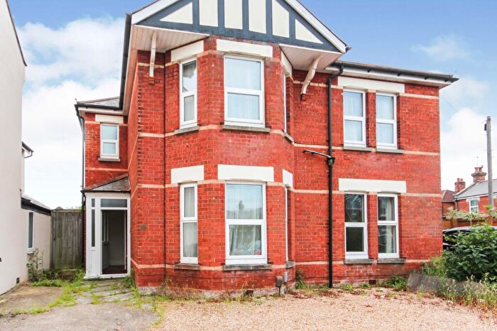 6 Bedroom Property To Rent In Melville Road, Bournemouth, BH9