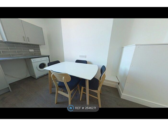 2 Bedroom Maisonette To Rent In Austhorpe Road, Leeds, LS15