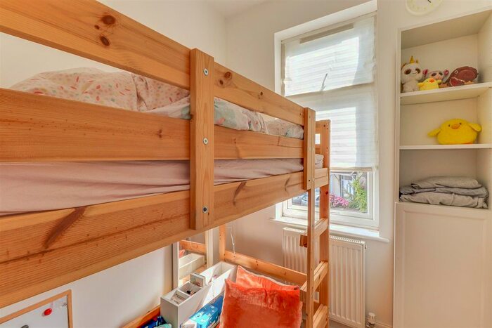 3 Bedroom End Terrace House For Sale In St. Benets Road, Southend-On-Sea, SS2