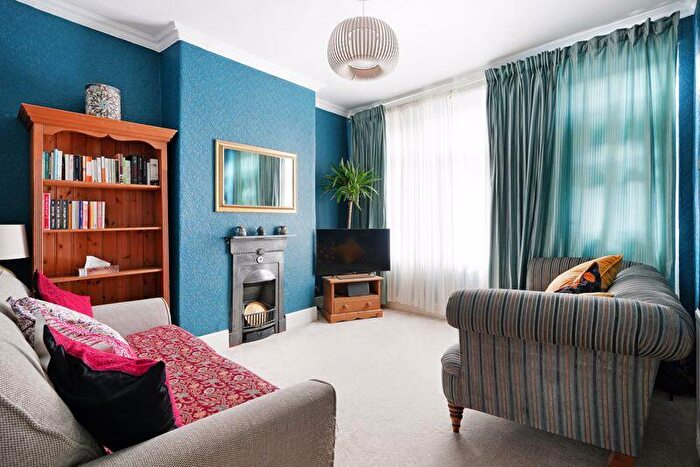 3 Bedroom Terraced House To Rent In Norton Lees Road, Sheffield, S8