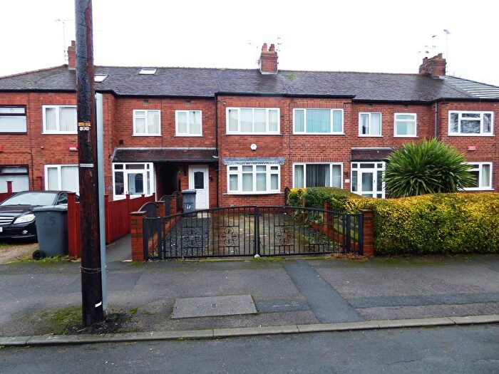 3 Bedroom Town House For Sale In Thornton Gardens, Leeds, LS12
