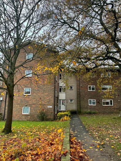 2 Bedroom Flat To Rent In Highams Hill, Gossops Green, Crawley, RH11