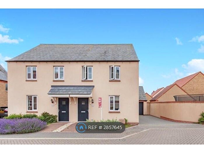 3 Bedroom Semi-Detached House To Rent In Plumpton Road, Bicester, OX26