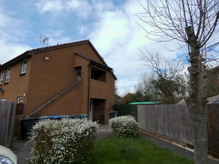 Studio To Rent In Glenmore Road, Carterton, Oxon, OX18