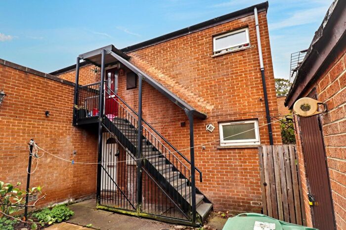 2 Bedroom Flat For Sale In Firthcliffe Road, Liversedge, WF15