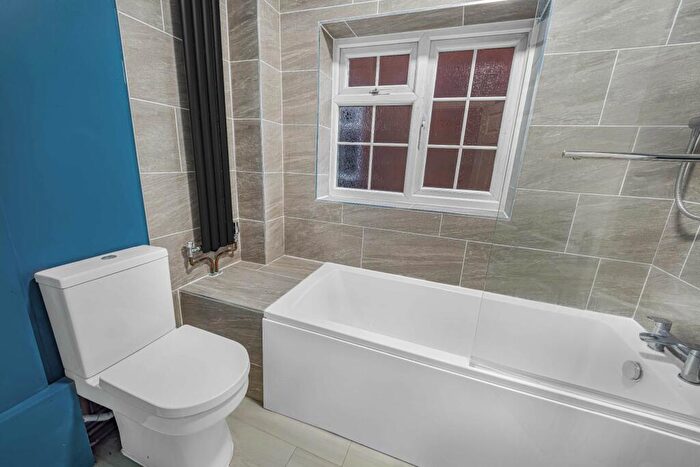 2 Bedroom Apartment For Sale In The Mews, Beaufort Road, Sale, M33