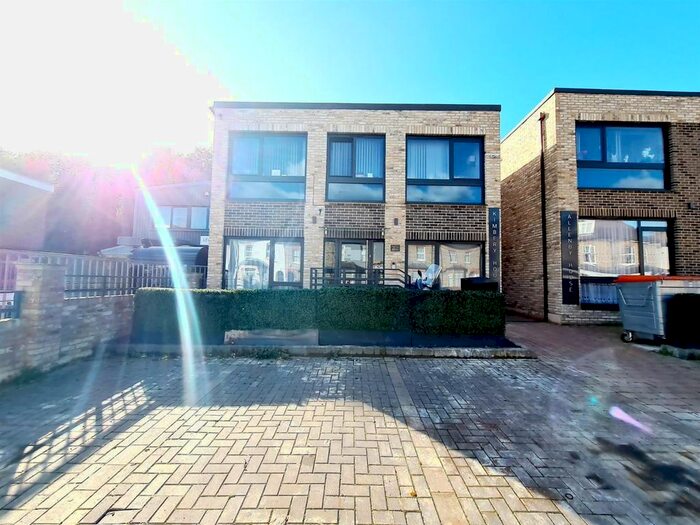 2 Bedroom Flat To Rent In Kimbery House, Lancaster Road, Barnet, EN4
