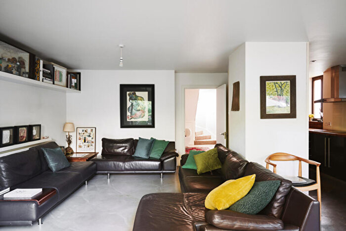 6 Bedroom Semi-Detached House For Sale In Harley Grove, London, E3