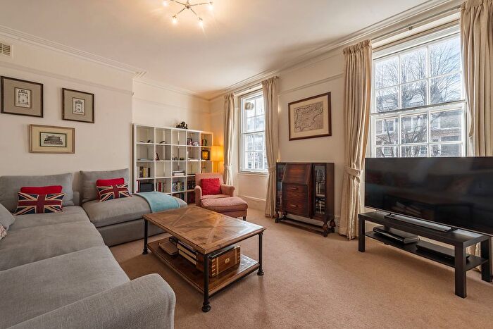 4 Bedroom Flat To Rent In Redcliffe Gardens, London, SW5