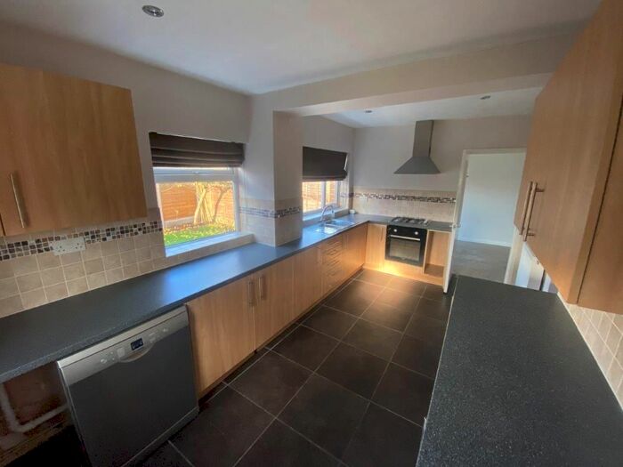 2 Bedroom Property To Rent In The Leasowe, Lichfield, WS13