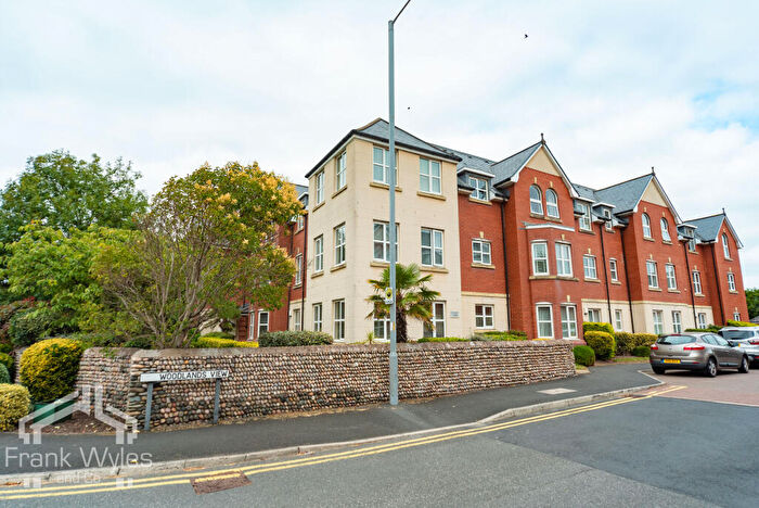 2 Bedroom Flat For Sale In Woodlands View, Lytham St. Annes, Lancashire, FY8