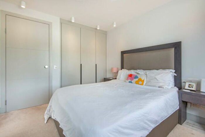3 Bedroom Flat For Sale In Redlynch Court, Addison Road, London, W14