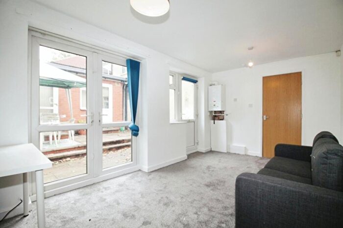 2 Bedroom Apartment To Rent In Canterbury Drive, Headingley, Leeds, LS6