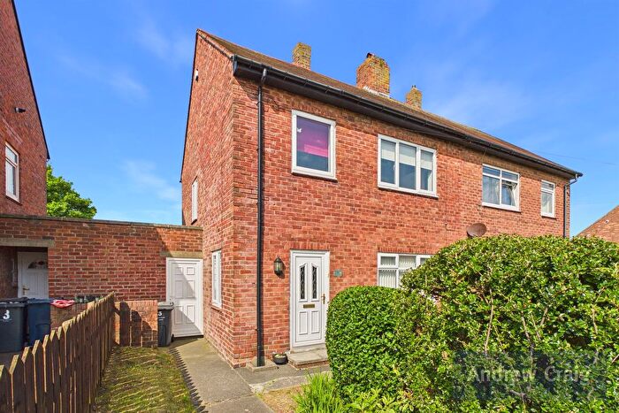 3 Bedroom Semi Detached House For Sale In Tunstall Avenue, South Shields, NE34