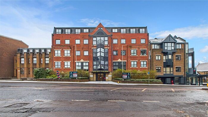 1 Bedroom Flat For Sale In Camberley, Surrey, GU15