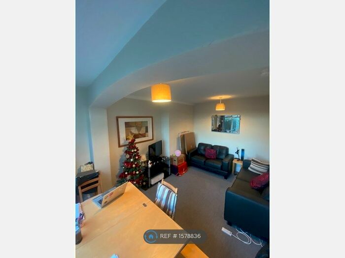 3 Bedroom Semi-Detached House To Rent In Wood Lane, Headingley, Leeds, LS6