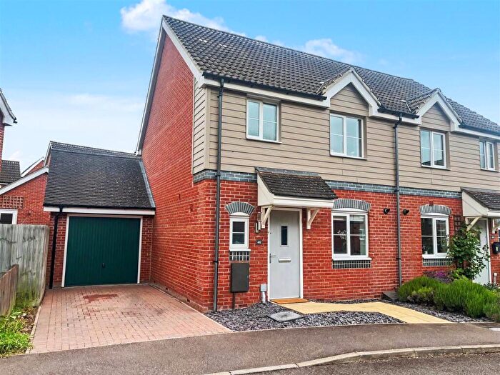 3 Bedroom Semi-Detached House For Sale In Redpoll Road, Costessey, Norwich, NR8