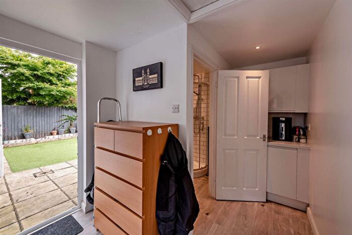 5 Bedroom Property For Sale In Partington Square, Runcorn, WA7