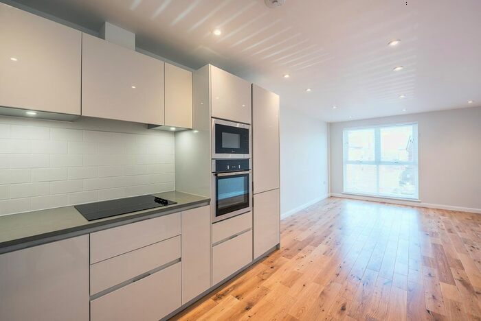 1 Bedroom Flat To Rent In The Ridgeway, St.Albans, AL4