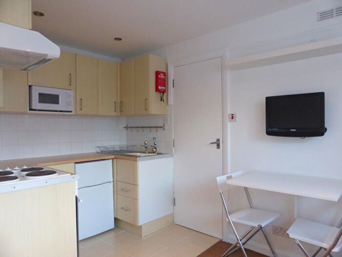 Apartment To Rent In Hawkhurst Road -, P10