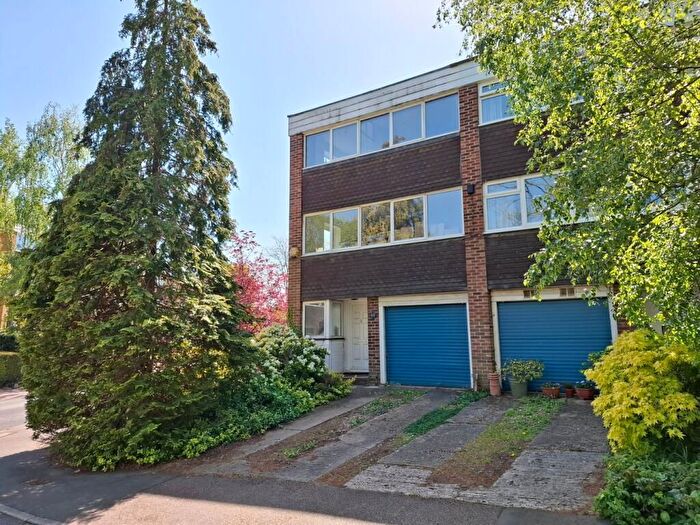 3 Bedroom End Of Terrace House For Sale In Park Meadow, Hatfield, AL9