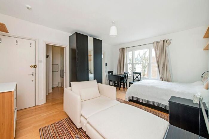 Studio To Rent In Cardigan Road, TW10
