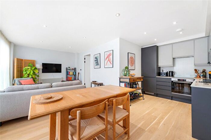 1 Bedroom Apartment For Sale In Silvester Road, East Dulwich, London, SE22