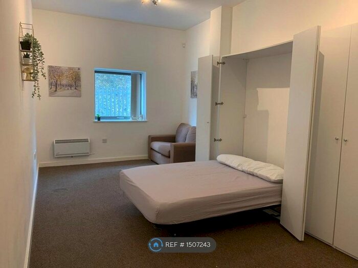 Studio To Rent In Washington Parade, Bootle, L20