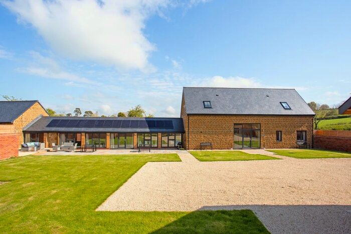 6 Bedroom Barn Conversion To Rent In The Slade, Fenny Compton, Southam, CV47
