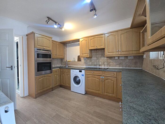 5 Bedroom Semi-Detached House To Rent In West Road, West Drayton, UB7