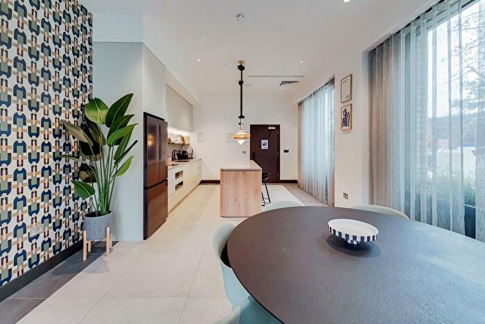 2 Bedroom Flat To Rent In Uncle Southall, Southall, UB2