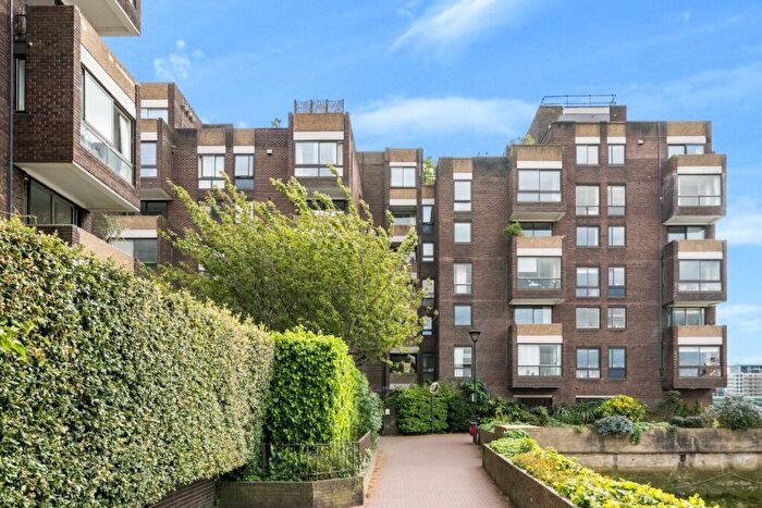2 Bedroom Flat For Sale In Vicarage Crescent, London, SW11
