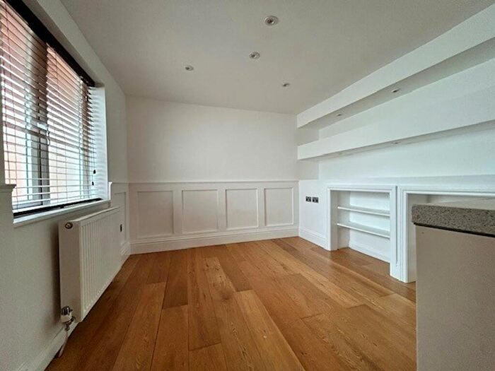 1 Bedroom Flat To Rent In High Street, Pewsey, SN9