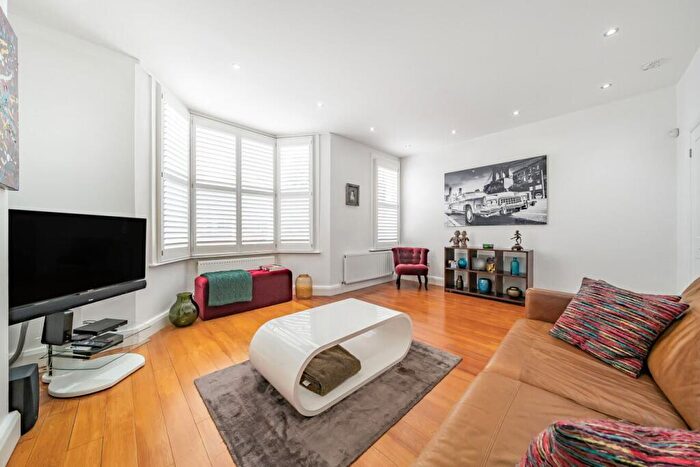 3 Bedroom Flat For Sale In Cotleigh Road, West Hampstead, London, NW6