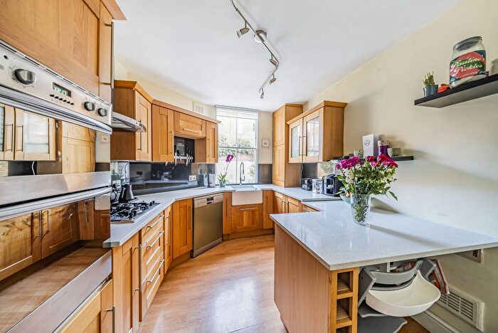 3 Bedroom Flat To Rent In Kingsgate Road, West Hampstead, London, NW6