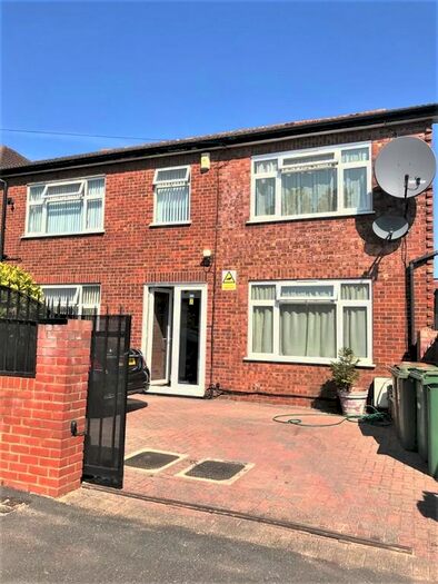 1 Bedroom Apartment To Rent In Chatsworth Road, London, Cheam, SM3