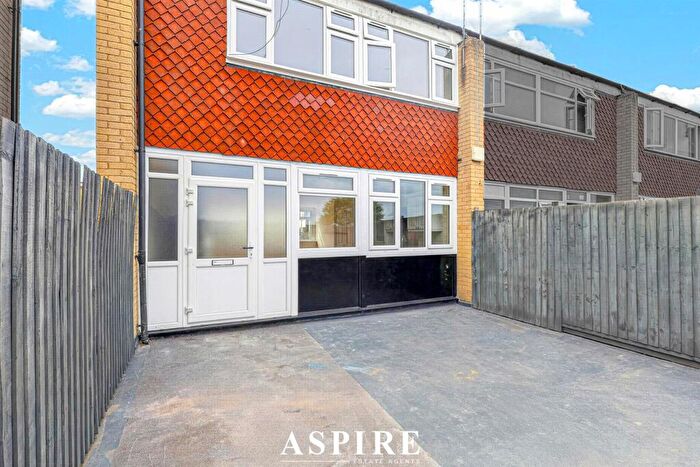 3 Bedroom Maisonette For Sale In St. Johns Way, Corringham, Stanford-Le-Hope, SS17