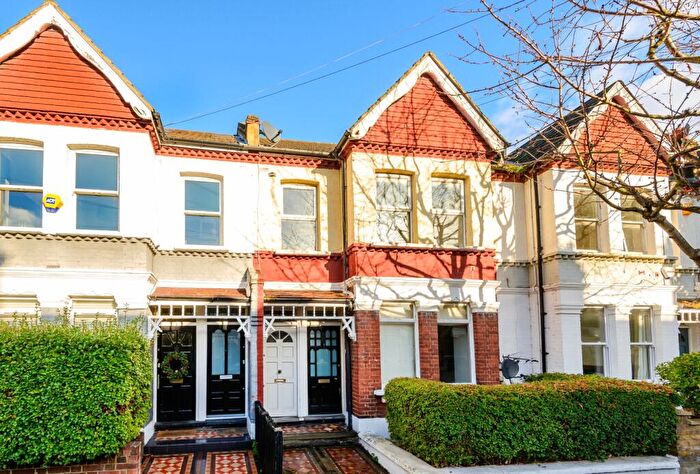 3 Bedroom Apartment For Sale In Oakmead Road, London, SW12