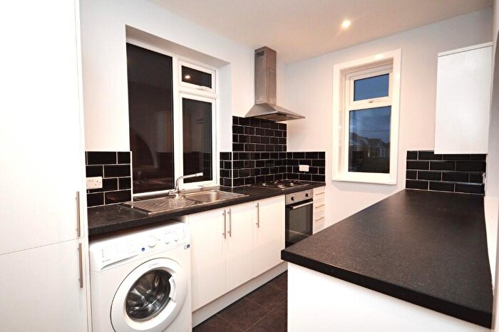2 Bedroom Flat To Rent In Southbourne, BH6