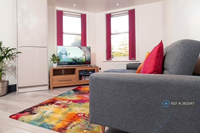 2 Bedroom Flat To Rent In Lovely, Bournemouth, BH1