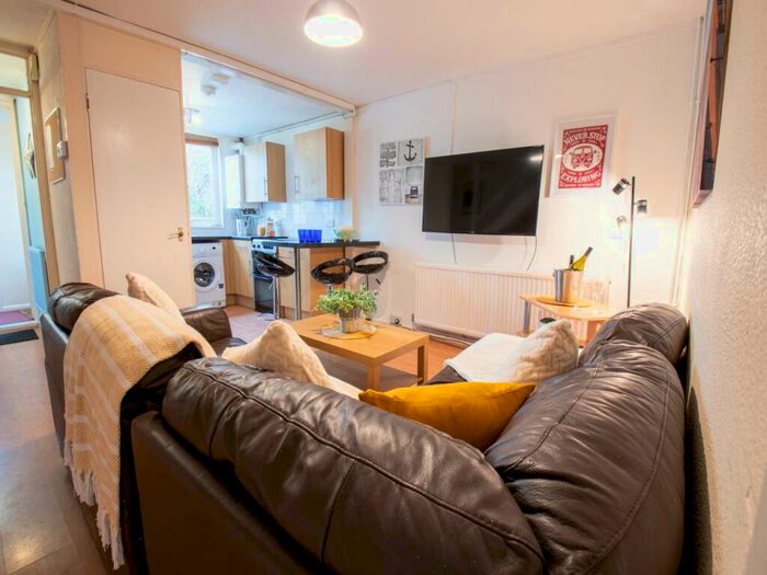 4 Bedroom House To Rent In Somner Close, Canterbury, Kent, CT2