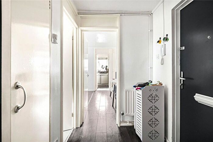 1 Bedroom Apartment For Sale In Brent Place, Barnet, Herts, EN5