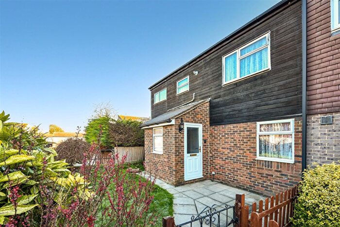 3 Bedroom End Terrace House For Sale In Pilgrims Way, Andover, SP10