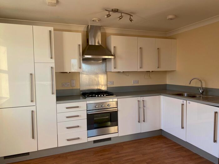 2 Bedroom Flat To Rent In North Lawns, Gravesend, DA11