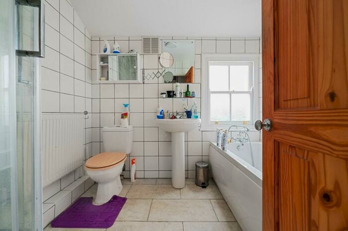 5 Bedroom End Of Terrace House For Sale In St. Andrew's Grove, London, N16