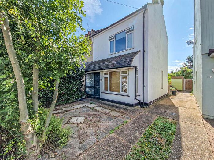3 Bedroom Semi-Detached House For Sale In Cromwell Road, Southend-on-Sea, SS2